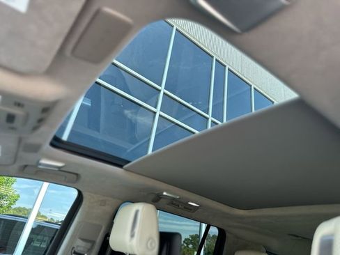 Used 2023 Cadillac Escalade ESV Sport Platinum w/ LPO, ONYX Package AWD/4WD image 23