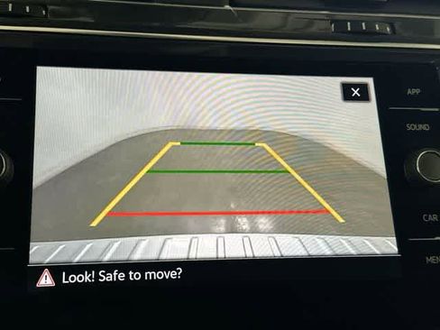 Certified 2022 Volkswagen Tiguan SE image 13