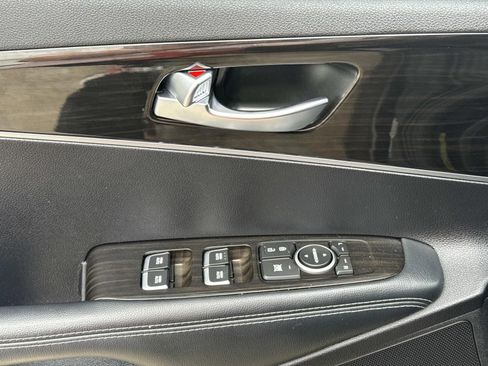 Used 2019 Kia Sorento AWD image 19