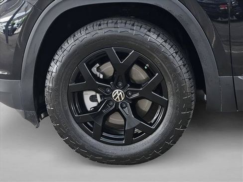 Used 2024 Volkswagen Atlas Peak Edition SEL AWD/4WD image 9