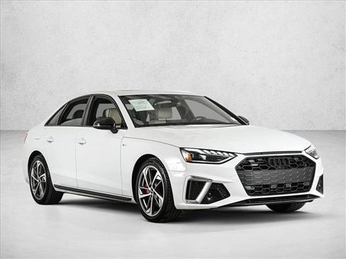 Used 2022 Audi A4 2.0T Premium Plus w/ Premium Plus Package image 3