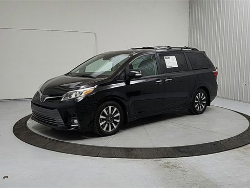Used 2020 Toyota Sienna Limited Premium image 3