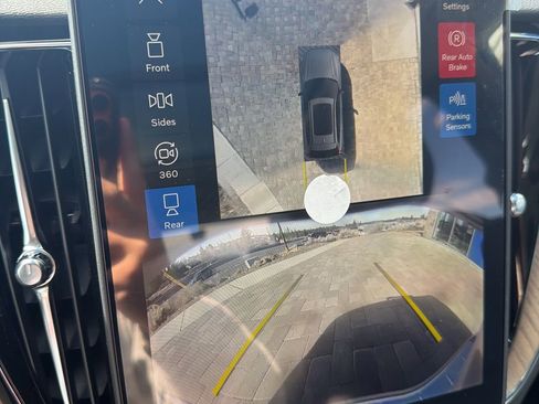 New 2026 Volvo XC60 B5 Plus w/ Protection Package Premier image 23