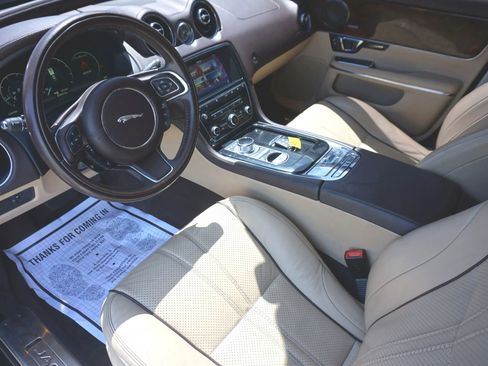 Used 2016 Jaguar XJ R-Sport RWD image 22