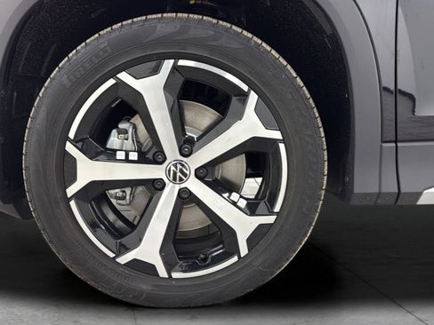 New 2026 Volkswagen Tiguan SE image 36