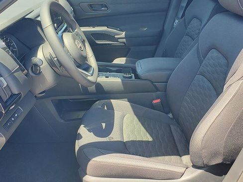 New 2025 Nissan Pathfinder SV w/ SV Premium Package AWD/4WD image 13