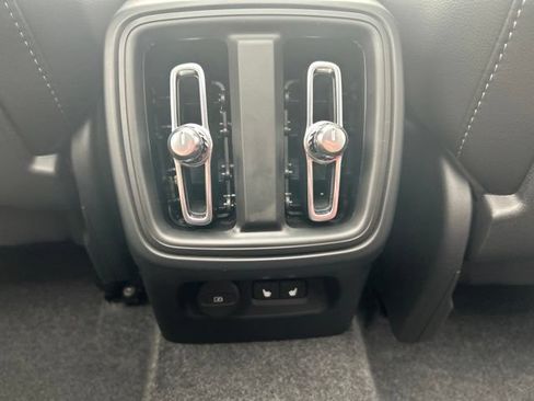 Certified 2025 Volvo XC40 B5 Plus AWD/4WD image 16