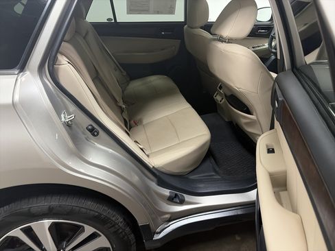 Used 2019 Subaru Outback 2.5i Limited w/ Popular Package #2 AWD/4WD image 32