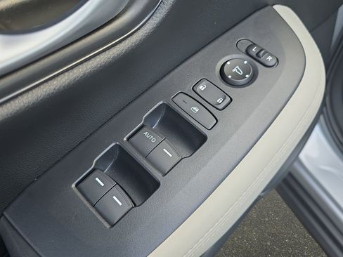 Certified 2025 Honda HR-V LX image 26