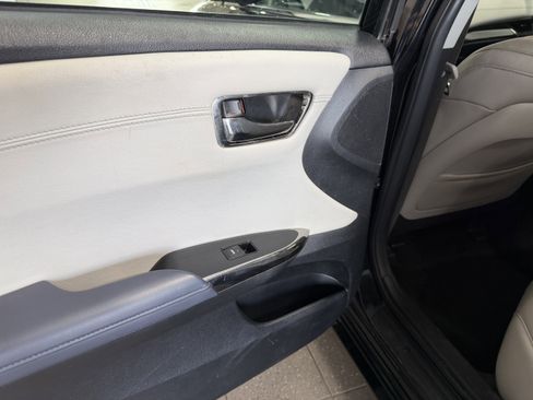Used 2014 Toyota Avalon XLE Premium FWD image 19