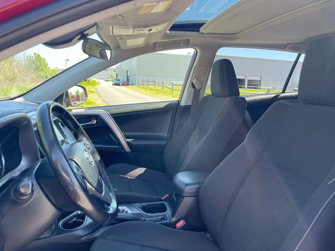 Used 2018 Toyota RAV4 XLE w/ Convenience Package AWD/4WD image 11