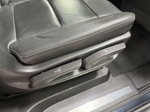 Used 2021 Chevrolet Suburban RST AWD/4WD image 34