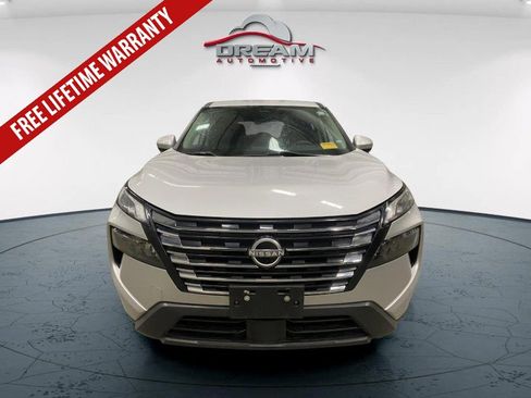 Used 2024 Nissan Rogue SV AWD/4WD image 2