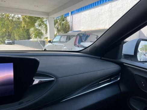 Used 2025 Buick Envista Preferred image 35