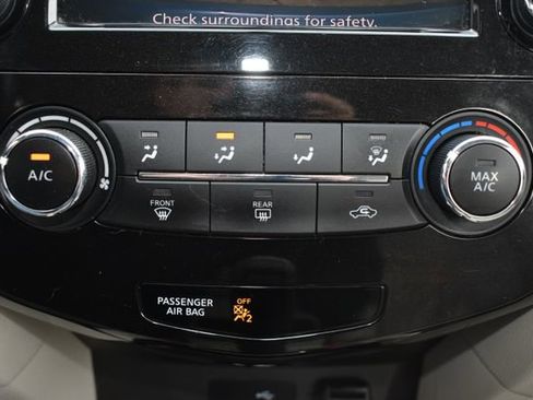 Used 2019 Nissan Rogue Sport S image 27