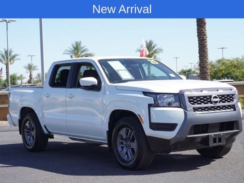 Certified 2025 Nissan Frontier SV w/ Tow Package RWD image 4