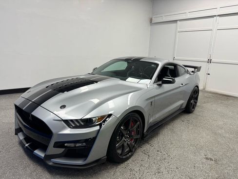 Used 2021 Ford Mustang Shelby GT500 w/ Carbon Fiber Track Pack RWD image 1
