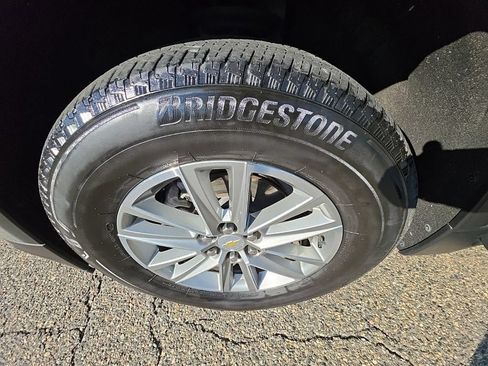 Used 2023 Chevrolet Traverse LT w/ LPO, Floor Liner Package AWD/4WD image 32