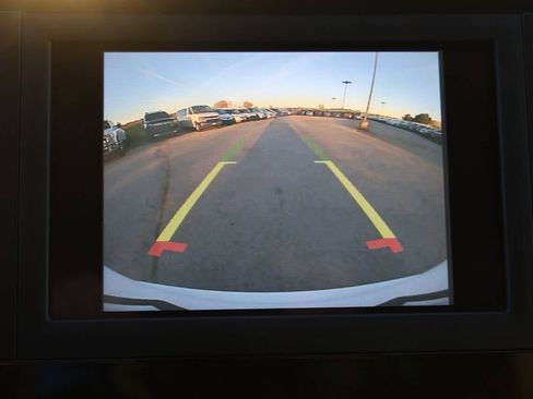 Used 2019 Chrysler Pacifica Touring-L image 22