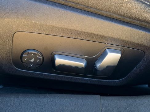 Used 2022 BMW 330i Sedan w/ Driving Assistance Package image 11