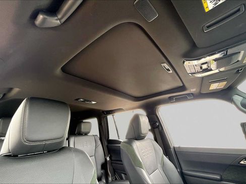 Used 2024 Lexus GX 550 AWD/4WD image 12