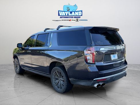 Used 2024 Chevrolet Suburban High Country AWD/4WD image 3