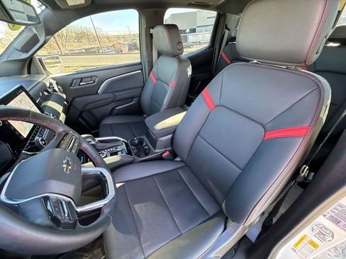 Used 2025 Chevrolet Colorado Z71 w/ Technology Package image 19