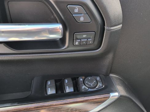 Used 2019 Chevrolet Silverado 1500 High Country w/ Technology Package AWD/4WD image 12