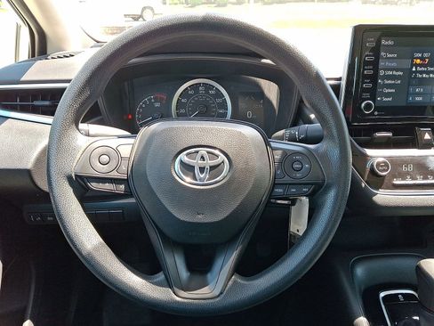 Used 2021 Toyota Corolla LE FWD image 16