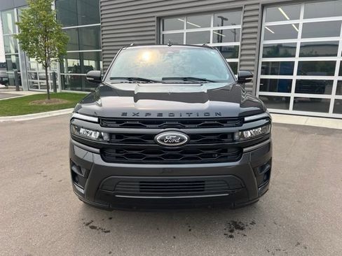 Used 2024 Ford Expedition Limited AWD/4WD image 2