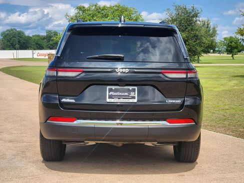 Used 2025 Jeep Grand Cherokee Laredo X RWD image 8