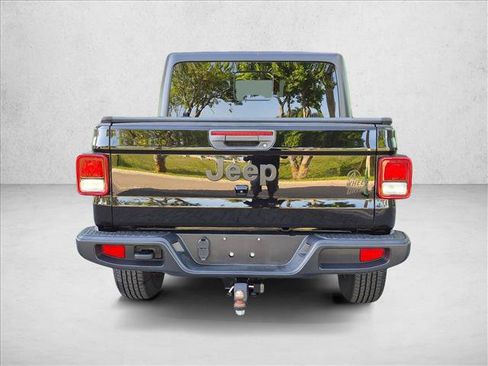 Used 2023 Jeep Gladiator Sport AWD/4WD image 7