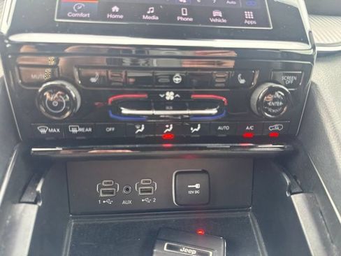 Used 2024 Jeep Grand Cherokee Altitude AWD/4WD image 29