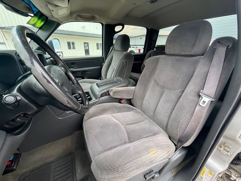 Used 2006 Chevrolet Silverado 2500 LS AWD/4WD image 9