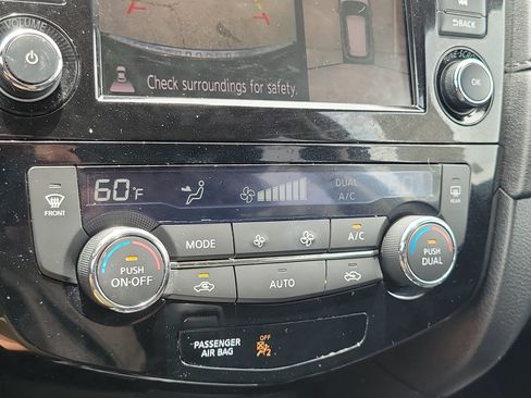 Used 2019 Nissan Rogue SV w/ Premium Package FWD image 24
