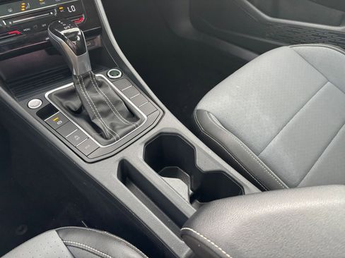 Used 2025 Volkswagen Jetta SE image 42