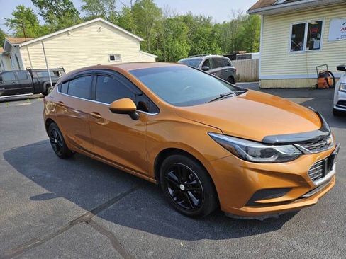 Used 2017 Chevrolet Cruze LT image 4
