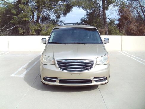 Used 2012 Chrysler Town & Country Touring-L w/ Entertainment Group #2 image 2