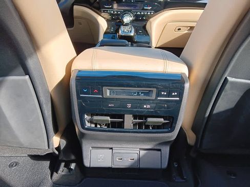 Used 2023 Acura MDX SH-AWD image 18