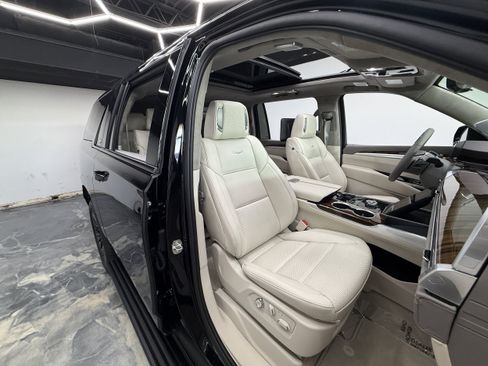 Used 2026 Cadillac Escalade ESV Platinum Sport w/ LPO, ONYX Package AWD/4WD image 27