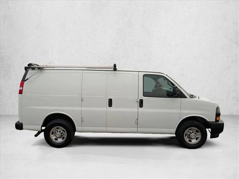 Used 2022 Chevrolet Express 2500 w/ Driver Convenience Package RWD image 4