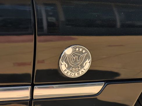 Used 2003 Lincoln Town Car Executive image 12