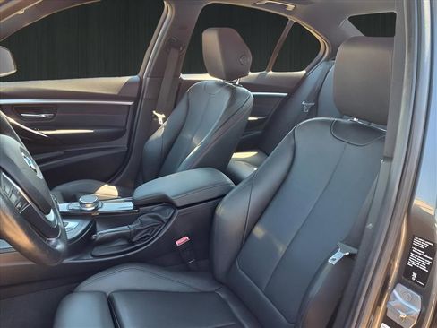 Used 2018 BMW 330i xDrive Sedan w/ Convenience Package image 17