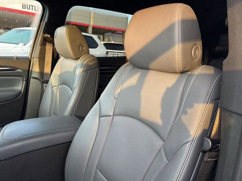 Used 2024 Buick Enclave Premium image 27
