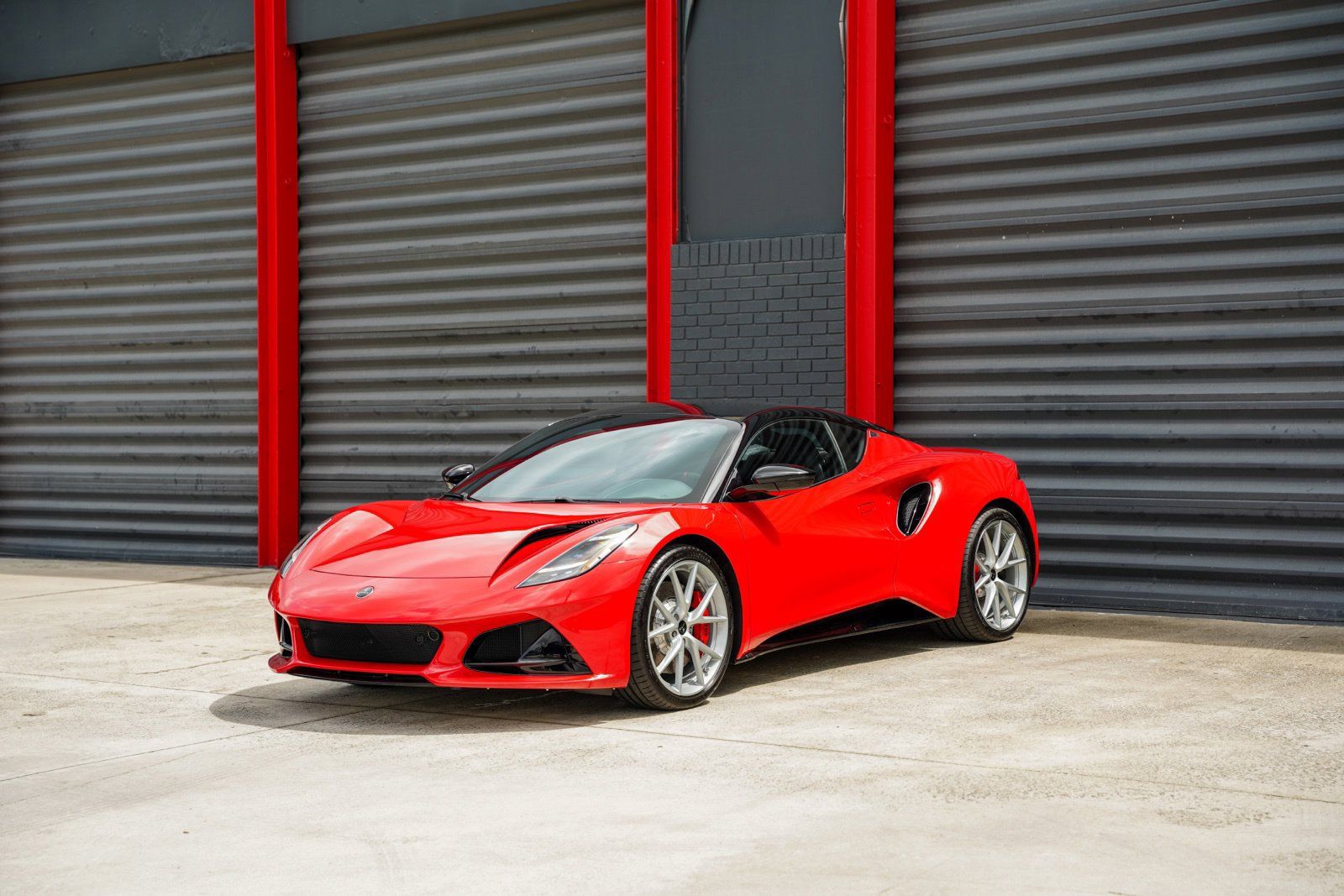 Used 2025 Lotus Emira RWD image 1