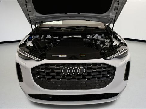 Certified 2025 Audi Q5 Premium Plus w/ Premium Plus image 12