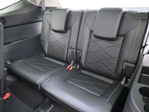 Used 2024 Volkswagen Atlas SE w/ Panoramic Sunroof Package FWD image 30