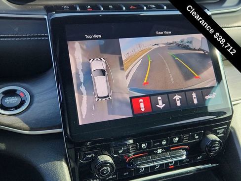 Used 2025 Jeep Grand Cherokee Limited w/ Luxury Tech Group II AWD/4WD image 42