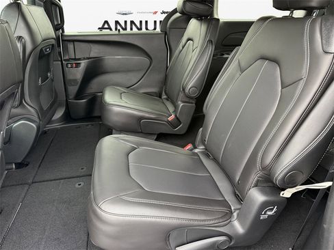 New 2026 Chrysler Pacifica Select image 13
