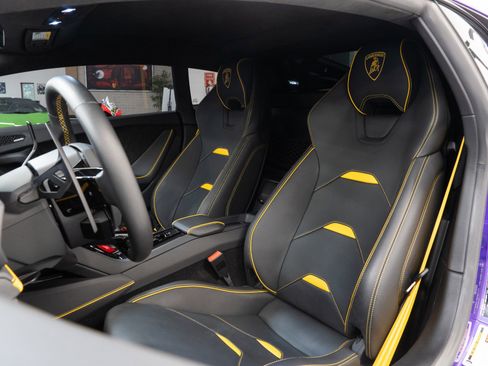 Used 2023 Lamborghini Huracan EVO image 16